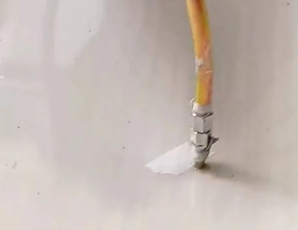 青山湖瓷砖空鼓维修公司专业解答在瓷砖铺贴过程中，如果使用的砂料过粗（如全部使用了粗砂），可能会导致以下问题